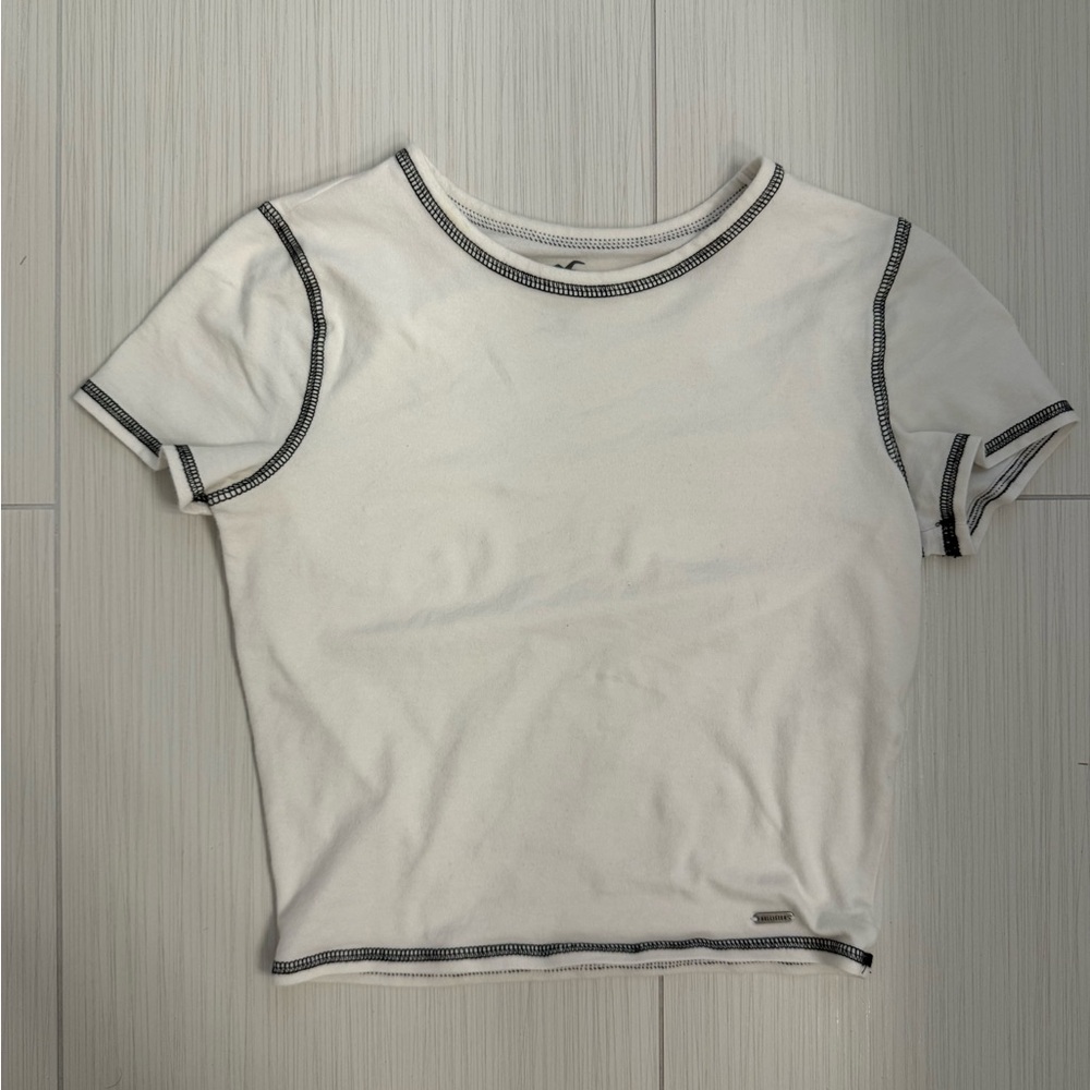 Hollister Cream Fitted Short Sleeve Tee